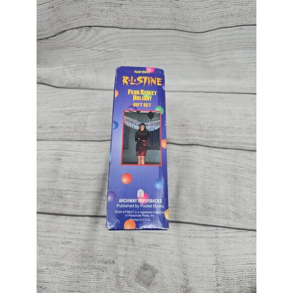 Rare Fear Street Sagas Books 1-4 Boxed Gift Set by R.L. Stine 1996 - Picture 4 of 10